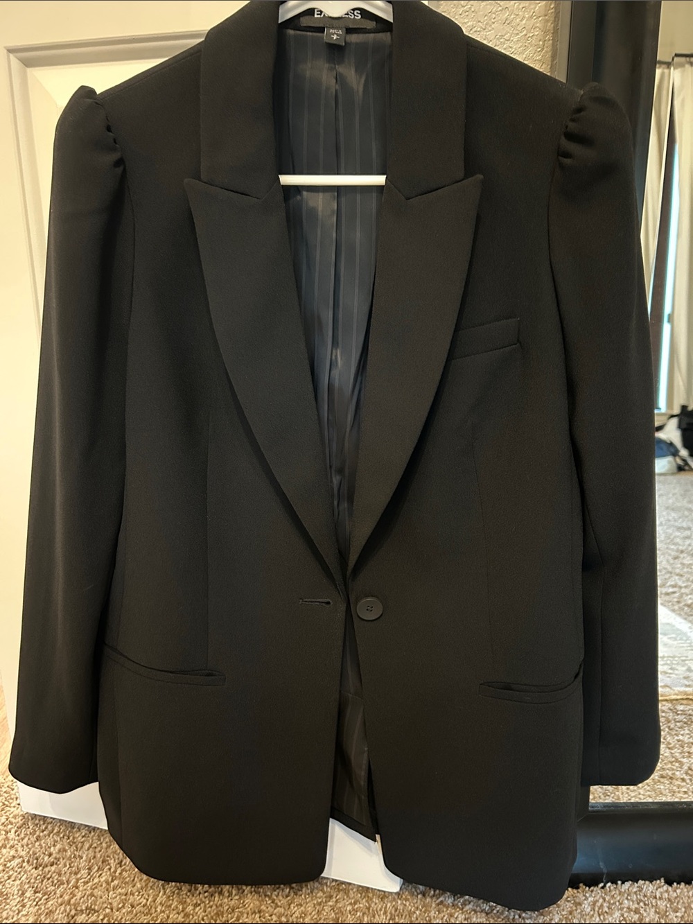 Express Black Single-Button Blazer with Notched Lapels and Puff Sleeves